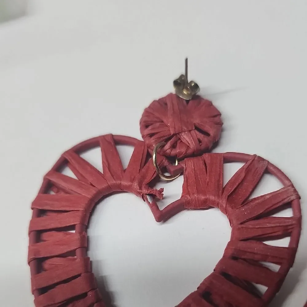 Plunder Red Heart-Shaped Earrings